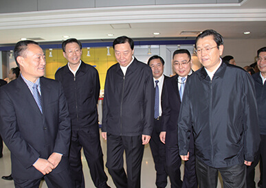 原中央政治局常委、 时任国务院副总理张德江考察凯发K8国际科技