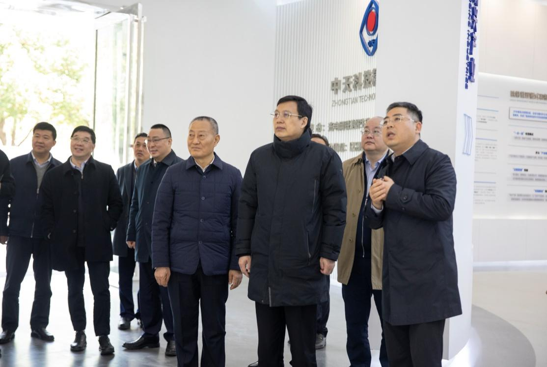 新华社社长、党组书记傅华考察凯发K8国际科技